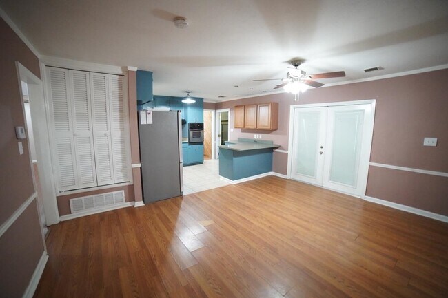 Building Photo - 1616 Salmon Dr