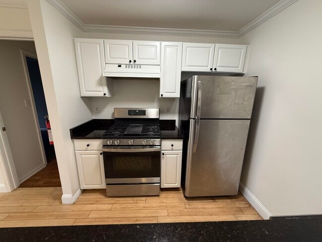 Building Photo - 10 Society Hill Dr N