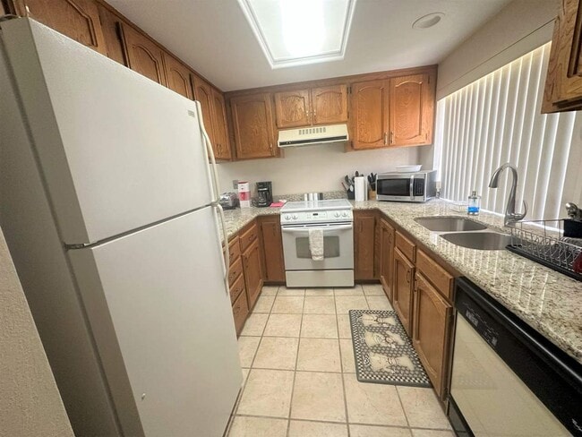 Building Photo - 12495 E Del Rey Dr