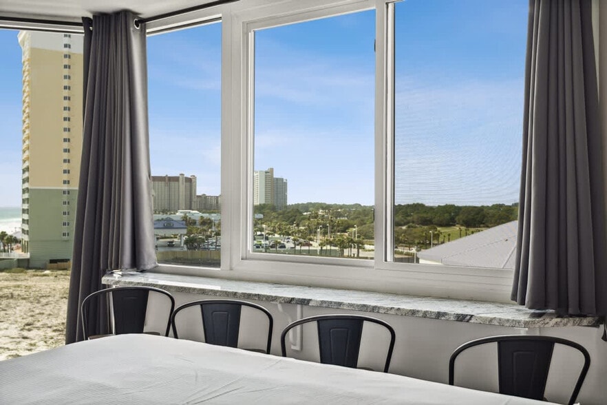 Building Photo - 8817 S Thomas Dr