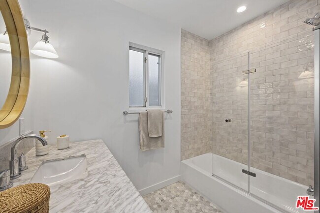 Building Photo - 3908 Bentley Ave