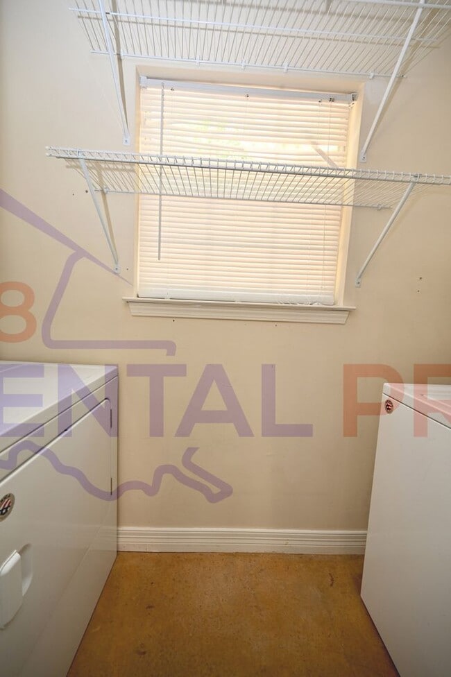 Building Photo - Three Bed, Two Bath Home in Ruston!