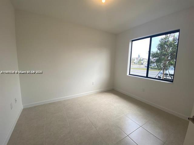 Building Photo - 575 NE 208th Terrace