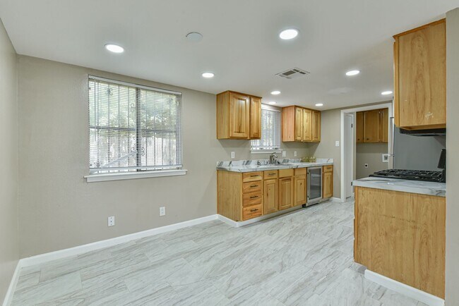 Building Photo - Charming 3-Bedroom Home in Heritage Home