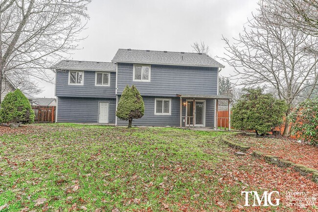 Building Photo - Wonderful 2 Story 3 Bed 2.5 Bath Home in Five Corners!