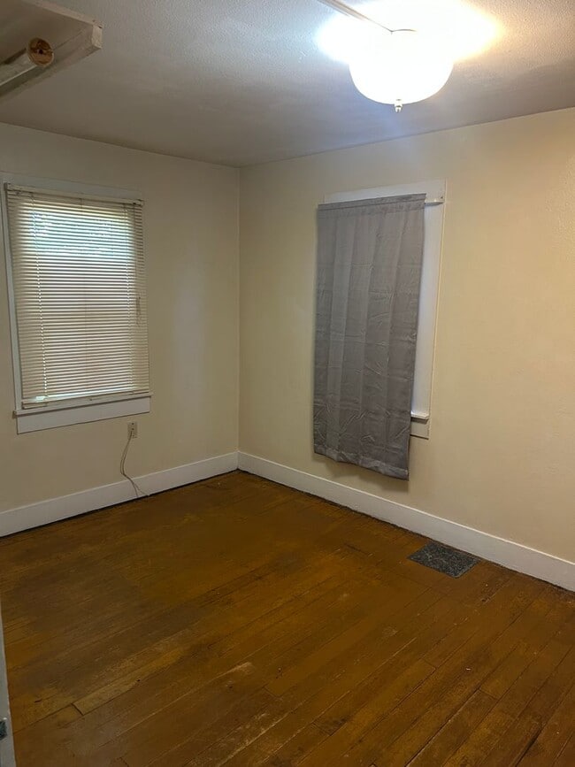 Building Photo - 1007 S Walker Ave