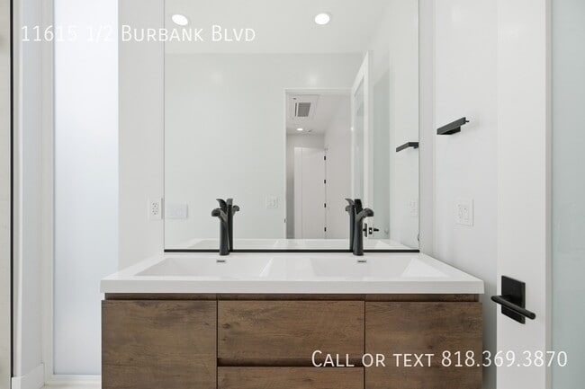 Building Photo - 11615 1/2 Burbank Blvd-