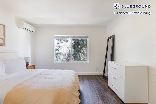 Building Photo - 655 S Fair Oaks Ave