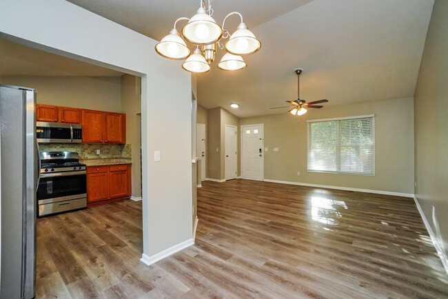 Building Photo - 565 Sharar Field Dr