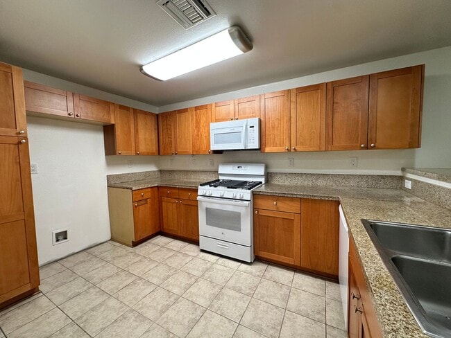 Building Photo - Spacious 2bed2bath Newly Renovated condo, Ready got Move In! adjacent to Warner Center/Woodland H...