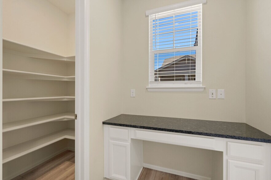 Building Photo - 532 Vicot Way