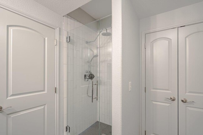 Building Photo - 6810 Deatonhill Dr