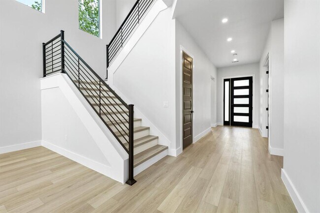 Building Photo - 14804 Arrowhead Dr