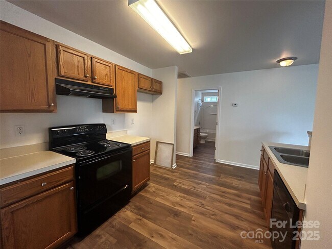 Building Photo - 908 Swearngan Ridge Ct