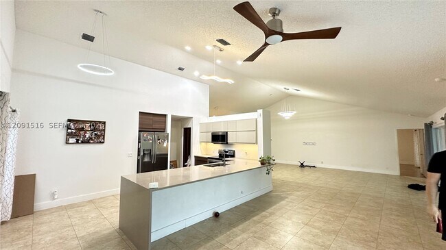 Building Photo - 1035 NW 164th Ave