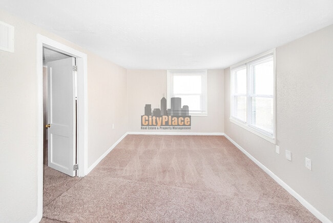 Building Photo - 2633 S Randolph St