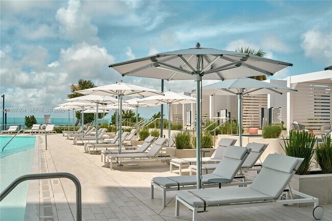 Building Photo - 300 Biscayne Blvd Way