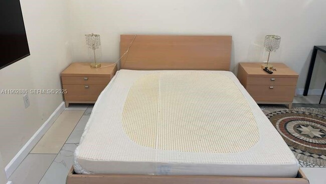 Building Photo - 1150 Normandy Dr