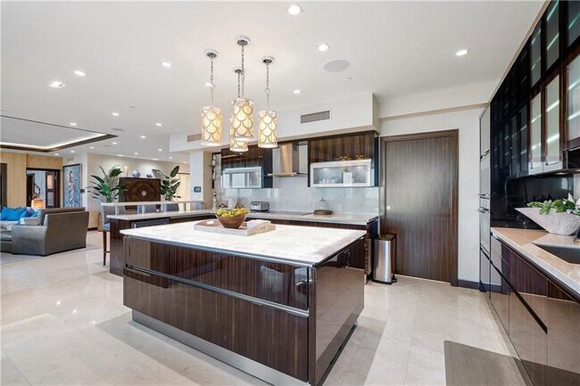 Building Photo - 101 S Fort Lauderdale Beach Blvd