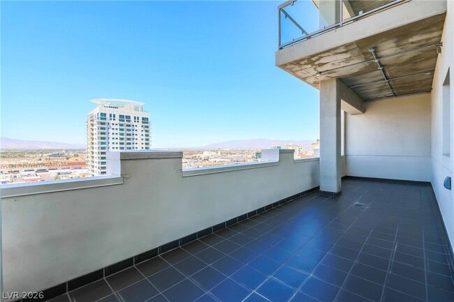 Building Photo - 900 S Las Vegas Blvd