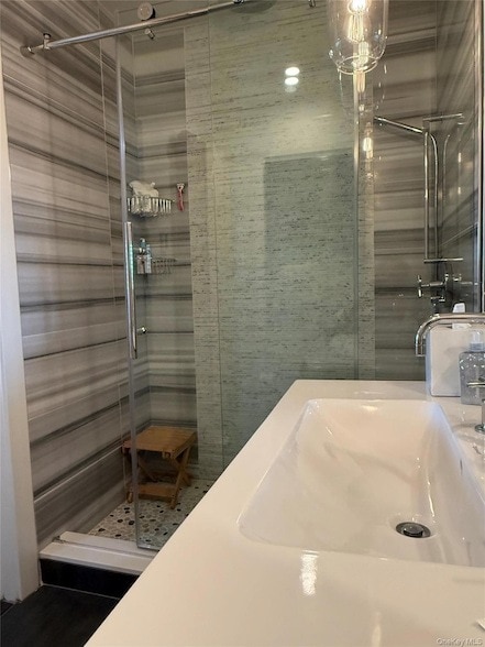 Building Photo - 3041 Mitchell Rd