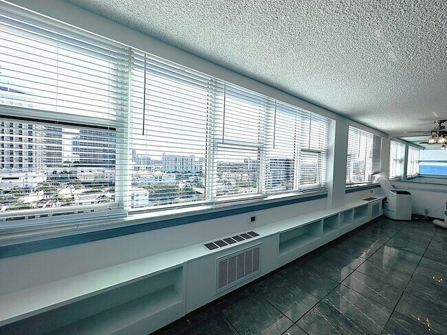 Building Photo - 1 Bedroom 1 Bath Ocean View Condo - Steps from Fort Lauderdale Beach!