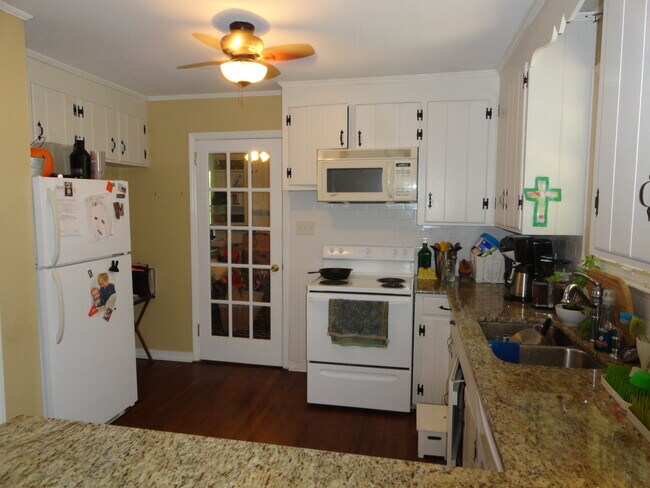 Building Photo - 5531 Farmbrook Dr