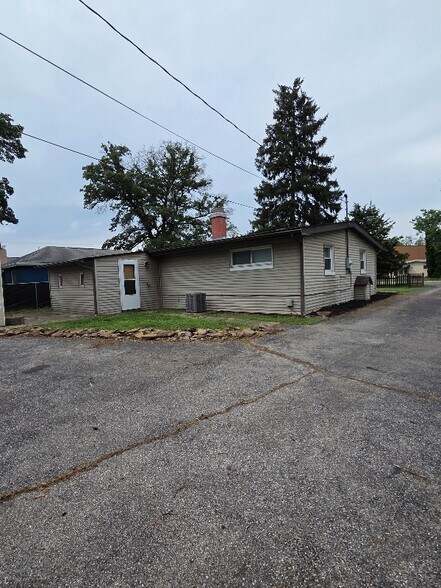 Building Photo - 1955 Hopkins Ave