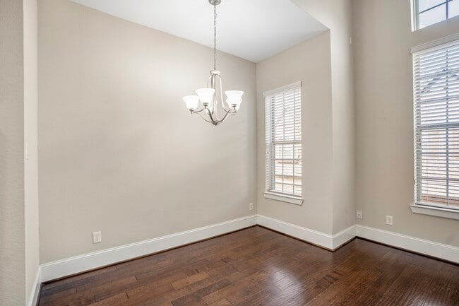 Building Photo - 11005 Acorn Falls Dr