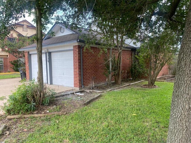 Building Photo - 9339 Stonecreek Ln