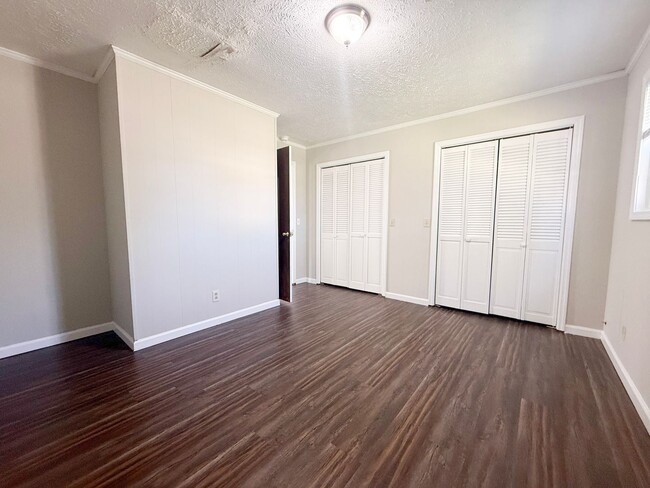 Building Photo - Spacious 3-Bedroom Home with Screened-In Porch and Ample Parking in Cookeville