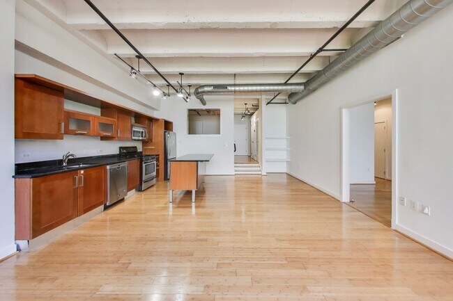 Building Photo - Amazing 2+2 in Logan Cirlce, NW DC