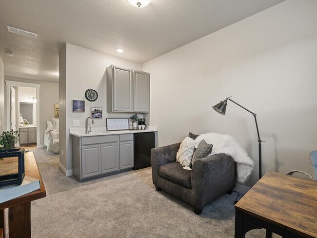 Building Photo - 16015 Mountain Flax Dr