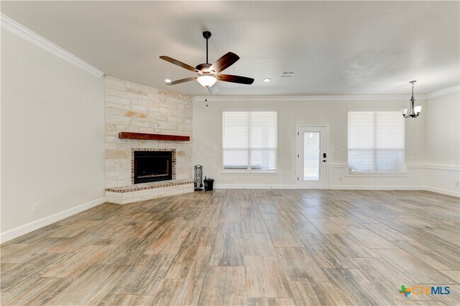 Building Photo - 1040 Vista Dr