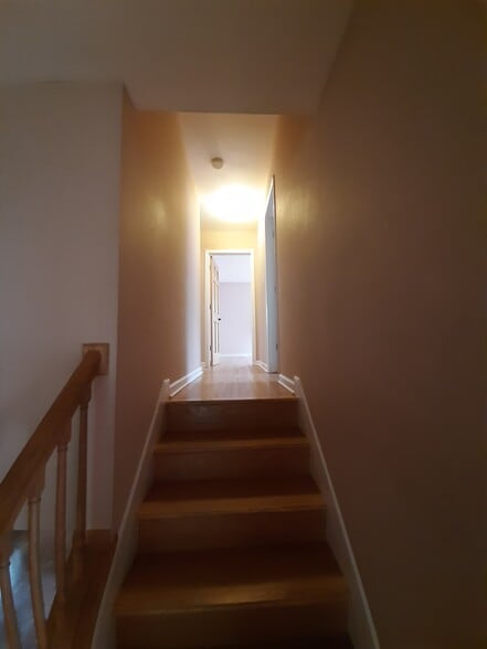 Building Photo - 240 Glenview Rd