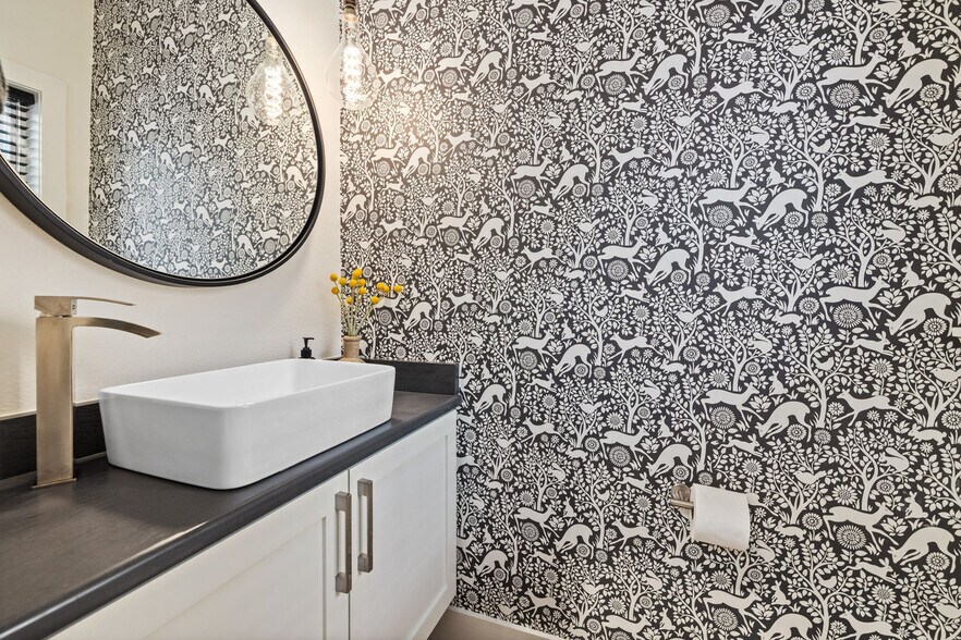 Building Photo - 510 SE Tourmaline Mews