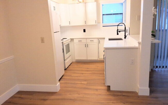 Building Photo - 1/1 Second Floor Remodeled Condo X Rent In...