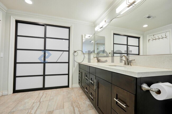 Building Photo - 1334 Birchcrest Ave