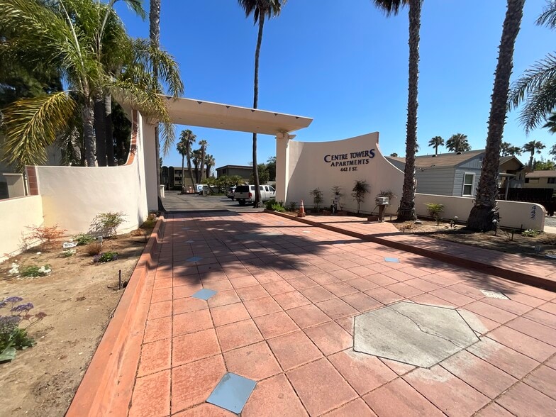 Primary Photo - Centre Towers Apartments