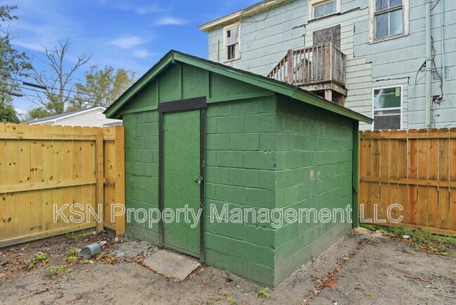 Building Photo - 716 W 38th St