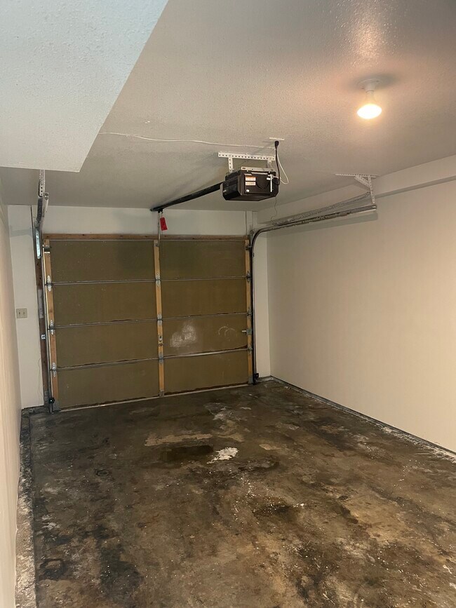 Building Photo - 5617-5623 NW 66th Terrace