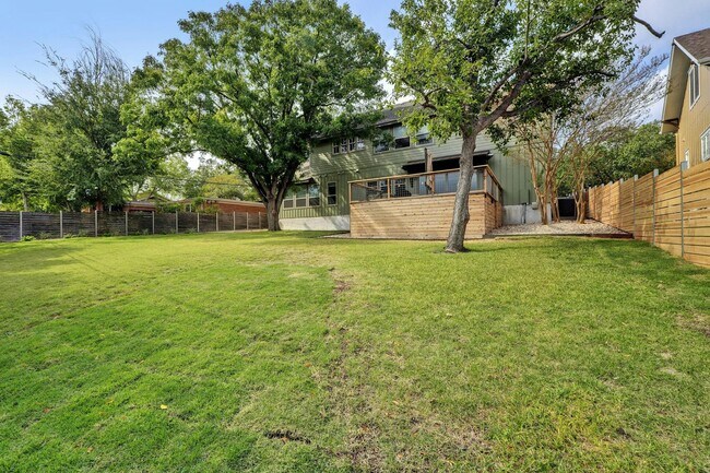 Building Photo - Beautiful 4-Bed Home in Highland Park West...
