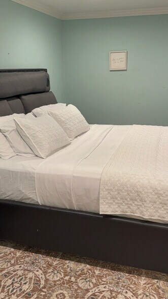 Building Photo - 797 Waksman Pl