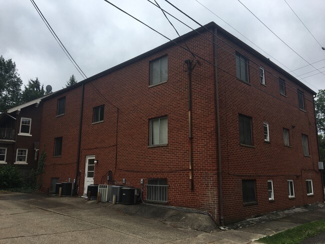 Building Photo - 167 N Portage Path