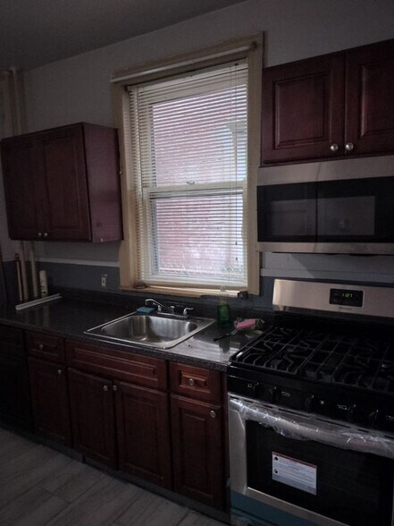 Building Photo - 1129 S 56th St