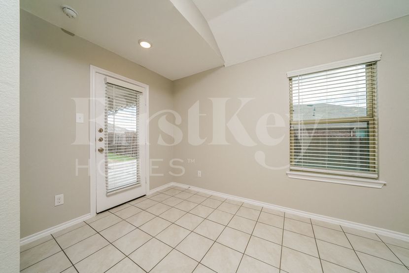 Building Photo - 407 Milo Way