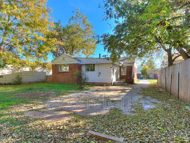 Building Photo - 527 E Boeing Dr