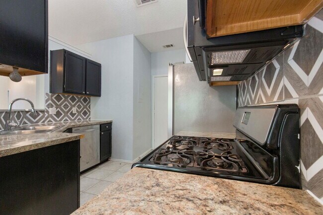 Building Photo - 504 Purple Sage Dr