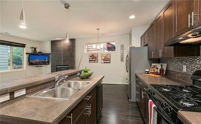 Building Photo - A Modern In-city Style with Comfort of the Suburbs Single Family Detached Condo