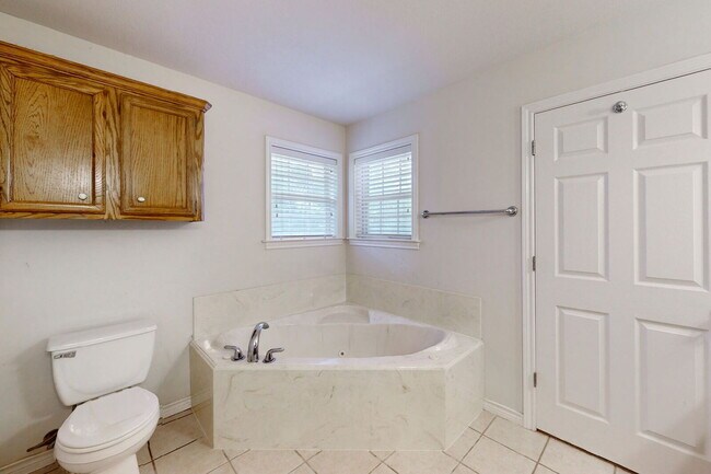 Building Photo - Charming Countryside 2-Bed Oasis with Cozy Fireplace on Clay Pit Road